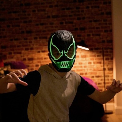 VENOM VERSUS MASCARA FLUORESCENTE MARVEL