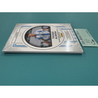 Thiago Almada " Card tarjeta Doble Parche Trozo camiseta numerado 59/99 " Argentina Panini Obsidian Cutting Edge 2023-2024